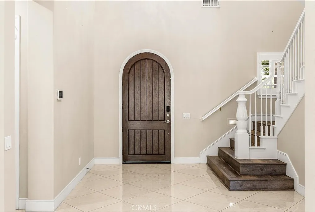 5 bed, 5.5 bath, 5315 sqft, $8,500 — Photo 3