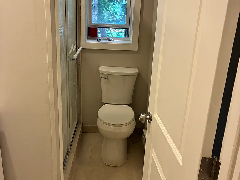 1421 Ridley Ave — Photo 4