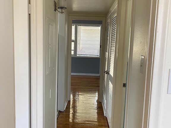 4th image of 300 Jewel St APT 2