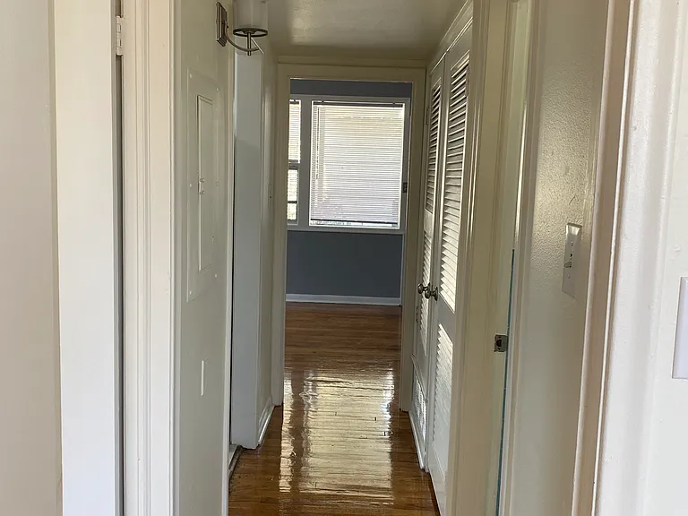 300 Jewel St #2 — Photo 4