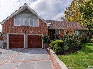55 Shrub Hollow Rd, Roslyn, NY 11576