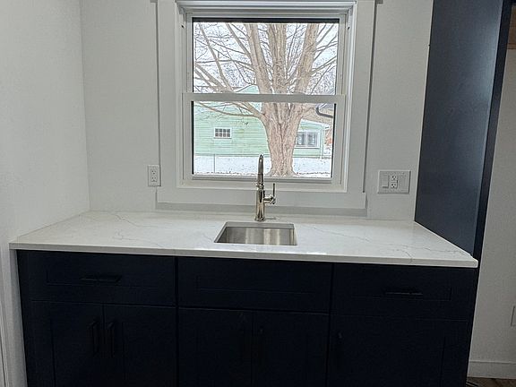 3rd image of 75 Parkridge Dr