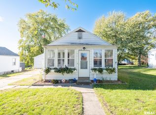 1209 S 9th St, Pekin, IL 61554