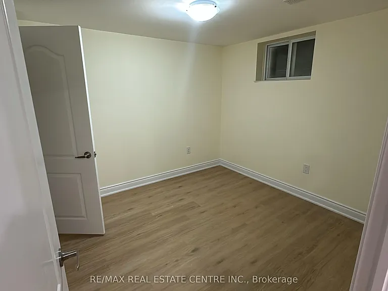 31 Haslemere Ave #BASEMENT — Photo 4