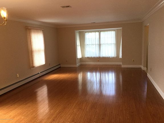 5th image of 1921 Cherryvale Ct