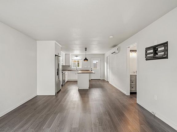 5th image of 21552 Eva Clair Street