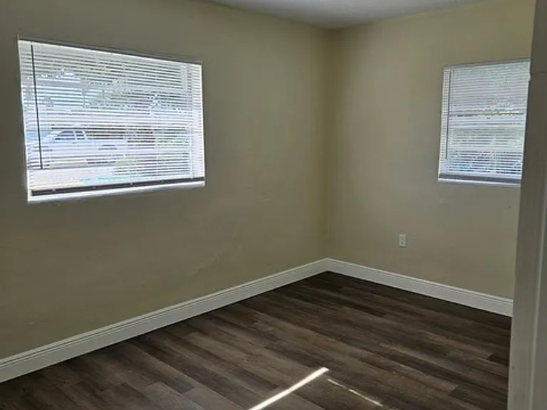 424 S Brevard Ave — Photo 5