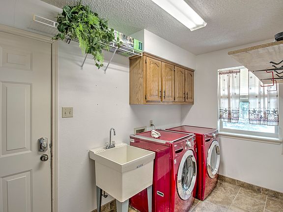 5th image of 203 Eastern Valley Ln
