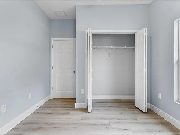 704 Broadway Ave — Photo 12
