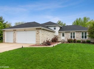 9440 Peacock Ln, Tinley Park, IL 60487