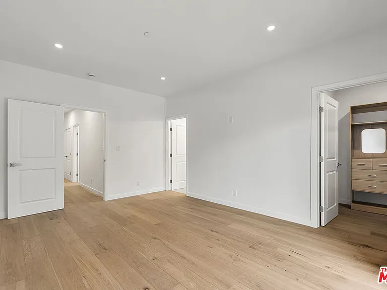 824 N Orange Grove Ave — Photo 13
