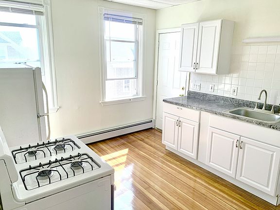 5th image of 64 Furnace St #3A
