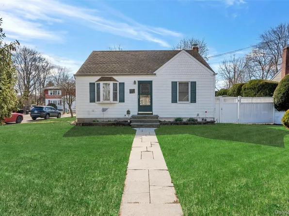 119 E 13th Street, Huntington Station, NY 11746