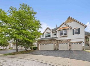 407 Shadow Creek Dr, Vernon Hills, IL 60061
