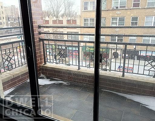 4th image of 1412 W Morse Ave APT 3A