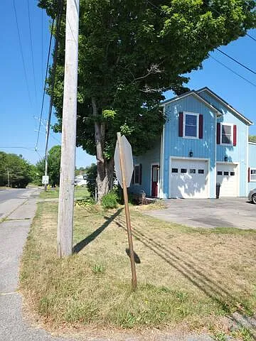 102 E Main St — Photo 1