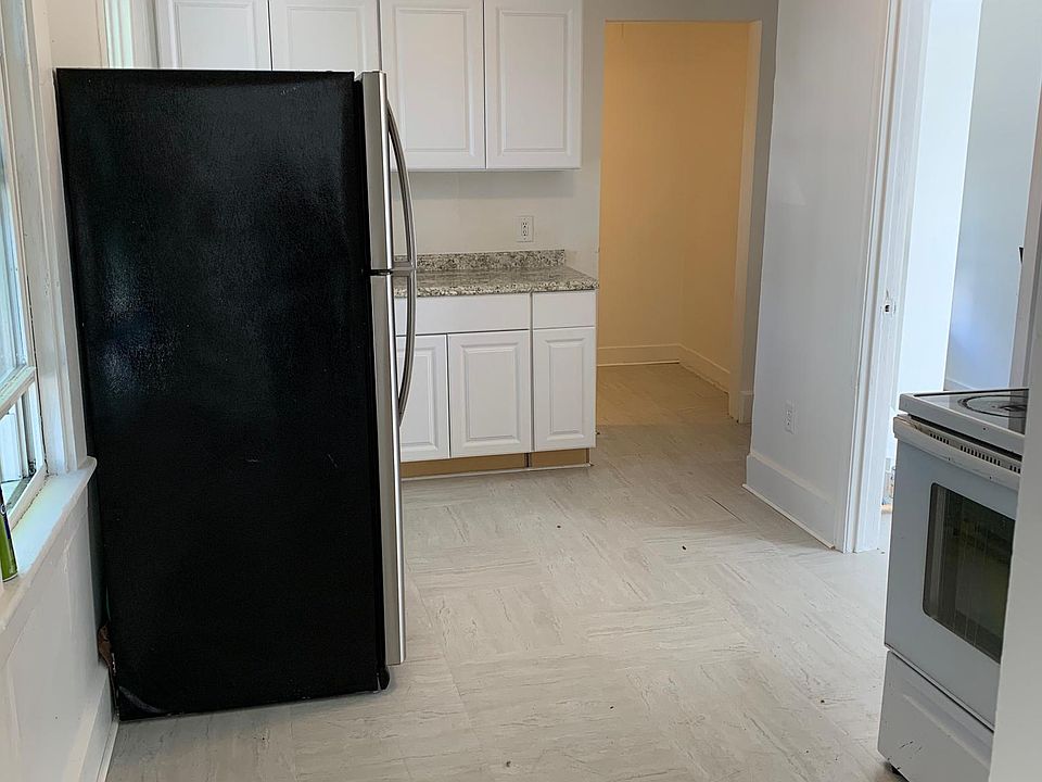 2nd image of 25 Cedar St Floor 1