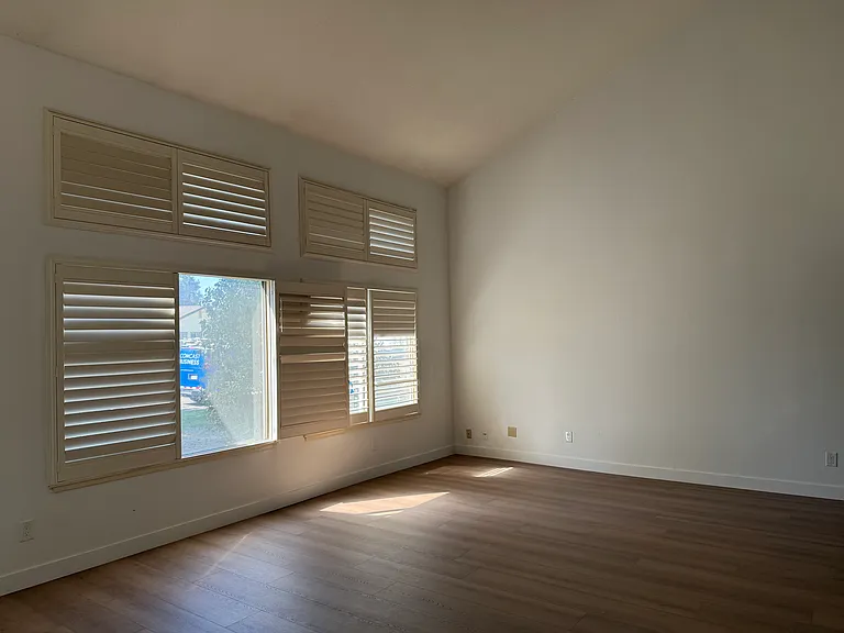 9116 Cornwall Dr — Photo 3