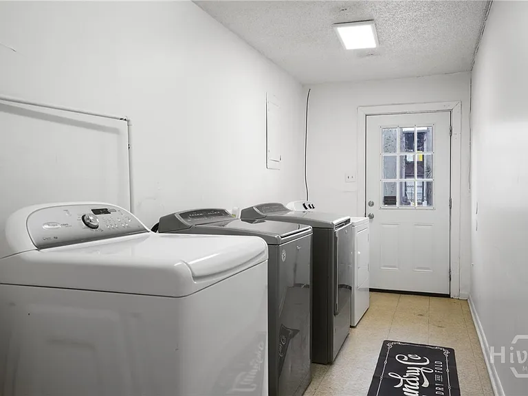 1220 E Victory Dr #1 — Photo 9