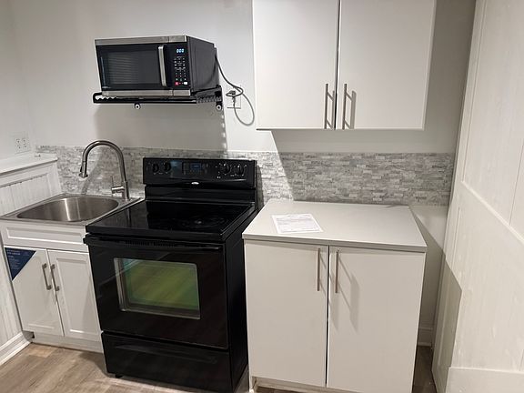 4th image of 305 Hembree Forest Cir Unit 2