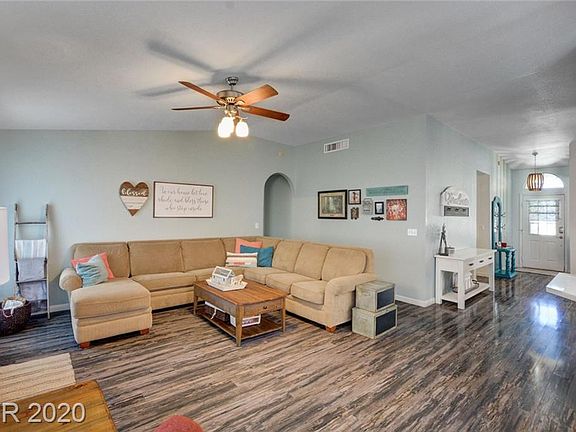 3rd image of 4921 Glenarden Dr