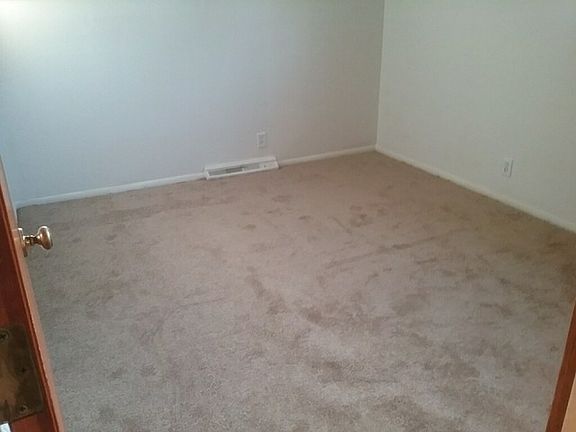 5th image of 110 River Dr