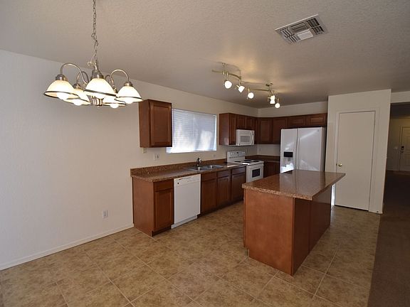 3rd image of 8543 E Lakeview Ave