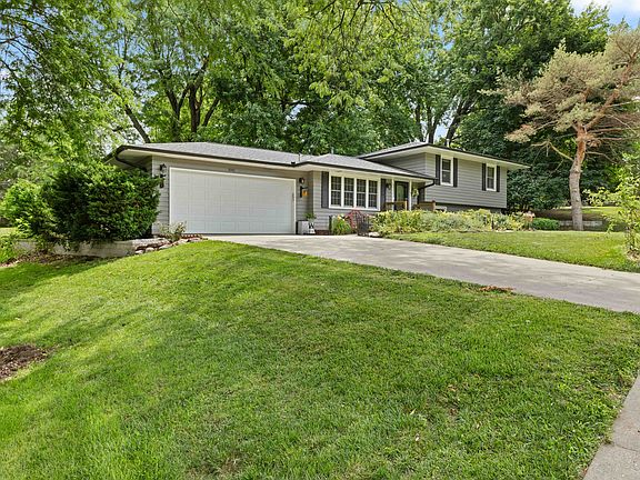 2nd image of 3001 Hillsdale Dr