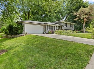 3001 Hillsdale Dr, Urbandale, IA 50322