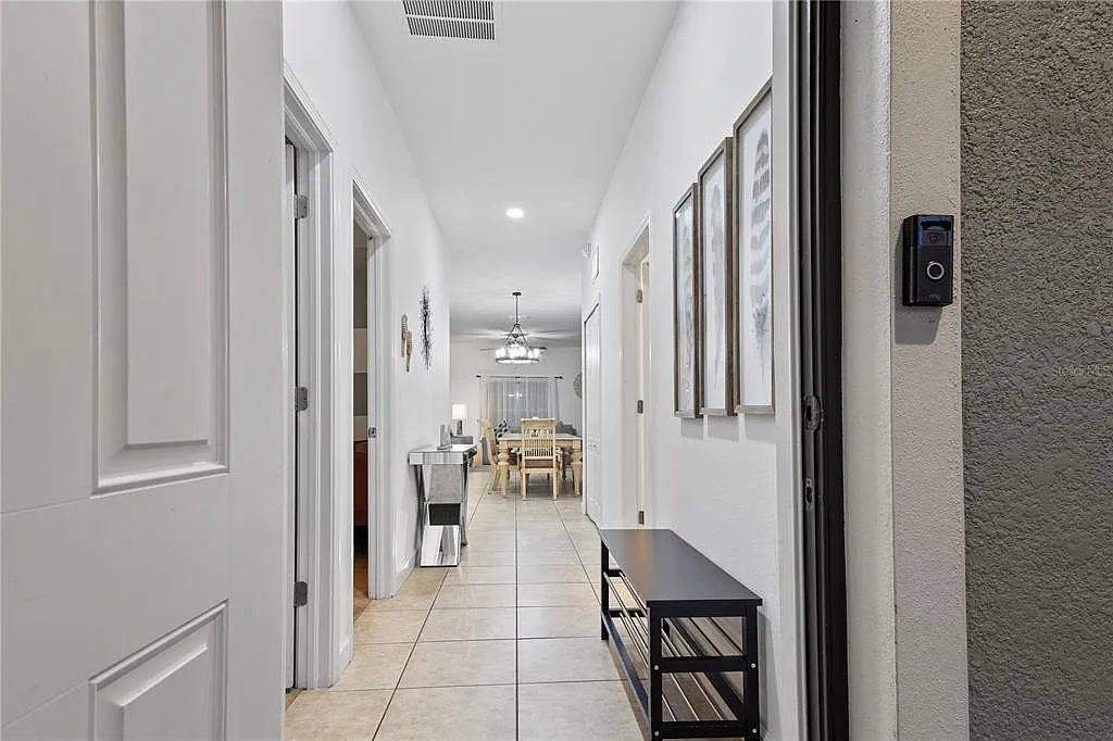 5 bed, 4.0 bath, 2024 sqft, $2,950 — Photo 2