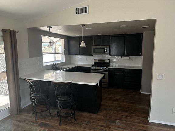 4th image of 11901 Silver Spur St