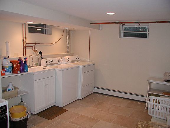 4th image of 3-27 Kenneth Ave #1X