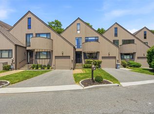 11 Rockhagen Rd, Thornwood, NY 10594