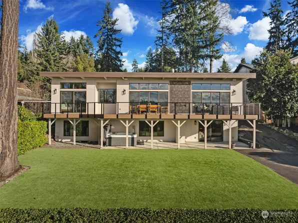 13030 Holmes Point Drive NE, Kirkland, WA 98034