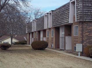 650 Kiwanis Dr APT 10, Freeport, IL 61032