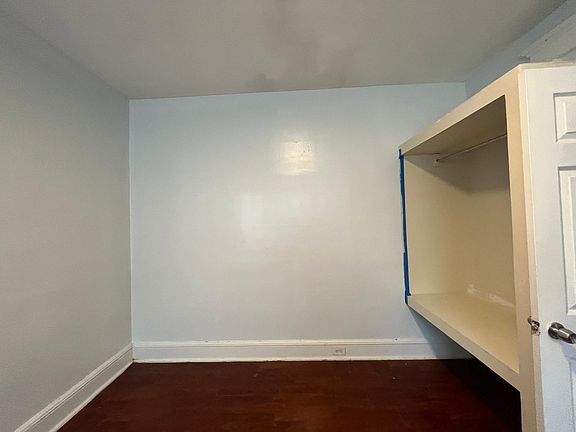 1st bedroom with closet