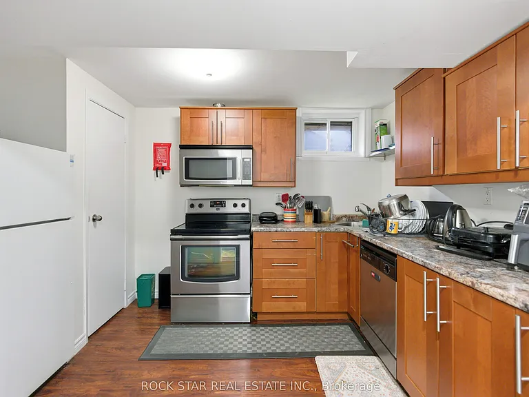 111 Britten Close #BASEMENT — Photo 7