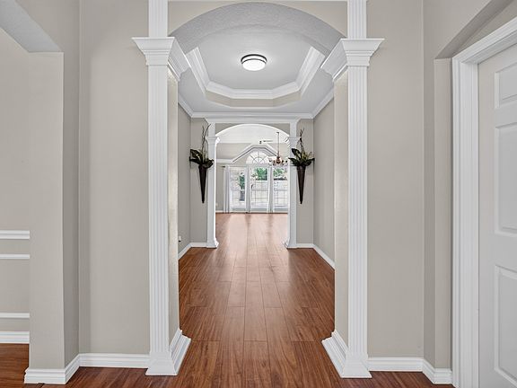3rd image of 2848 Gillespie Ln