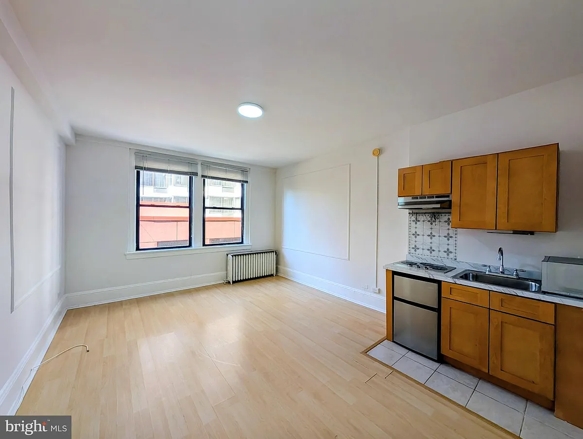 Photo 2 of 34 - 1324 Locust St #618 - Philadelphia, PA Building Photo - 1324 Locust St #618