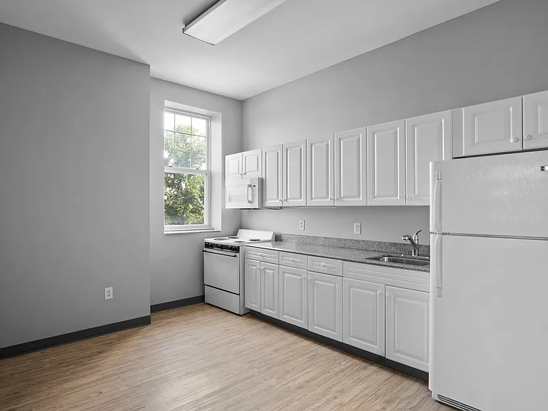 Cumberland Apartments — Photo 1