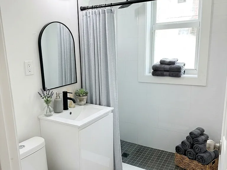 527 SW 7th Ct #4 — Photo 5