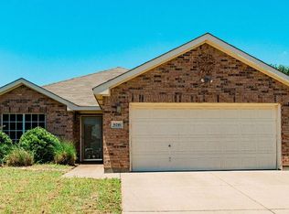 8216 Leaning Oak Ct, Arlington, TX 76002