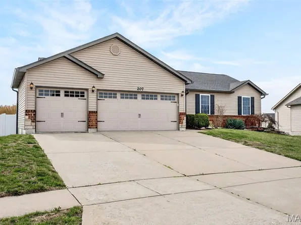 207 Rolling Rock Creek Dr, Wentzville, MO 63385