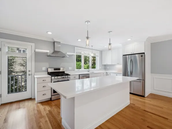 33 Oval Rd Unit 2, Quincy, MA 02170