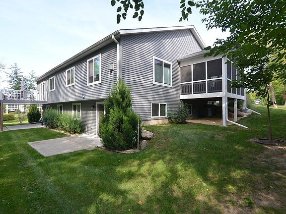 3rd image of 4749 Lorraine Way