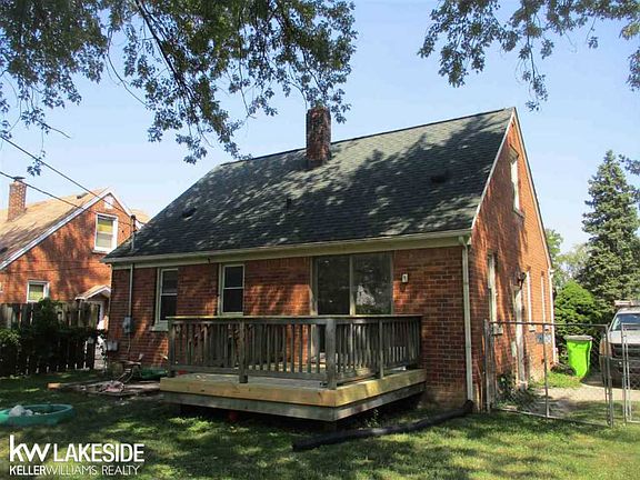 4th image of 29815 Park St