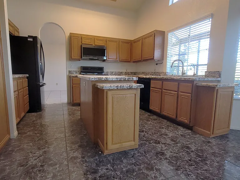 2632 Ironside Dr — Photo 8
