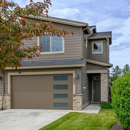 668 NE Vail Ln Photo 1