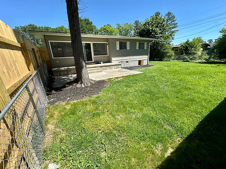 8106 Royal Dr — Photo 31