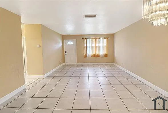1752 SW 70th Way — Photo 15
